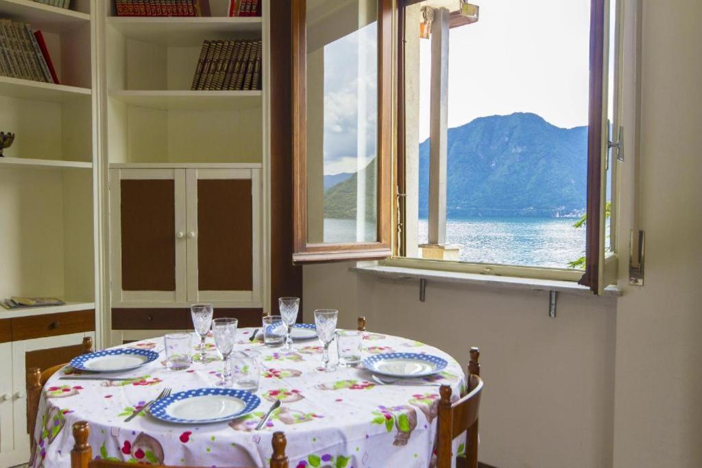 Apartment With Lake View サーラ・コマチーナ エクステリア 写真